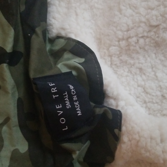 Camouflage vest with 100% cotton in the outer shell and the lining is polyester - Picture 7 of 8